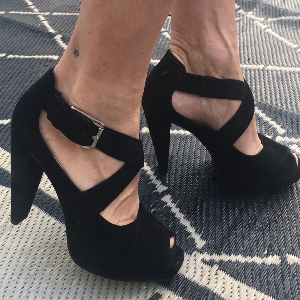 Sexy suede Michael Kors pumps❣️